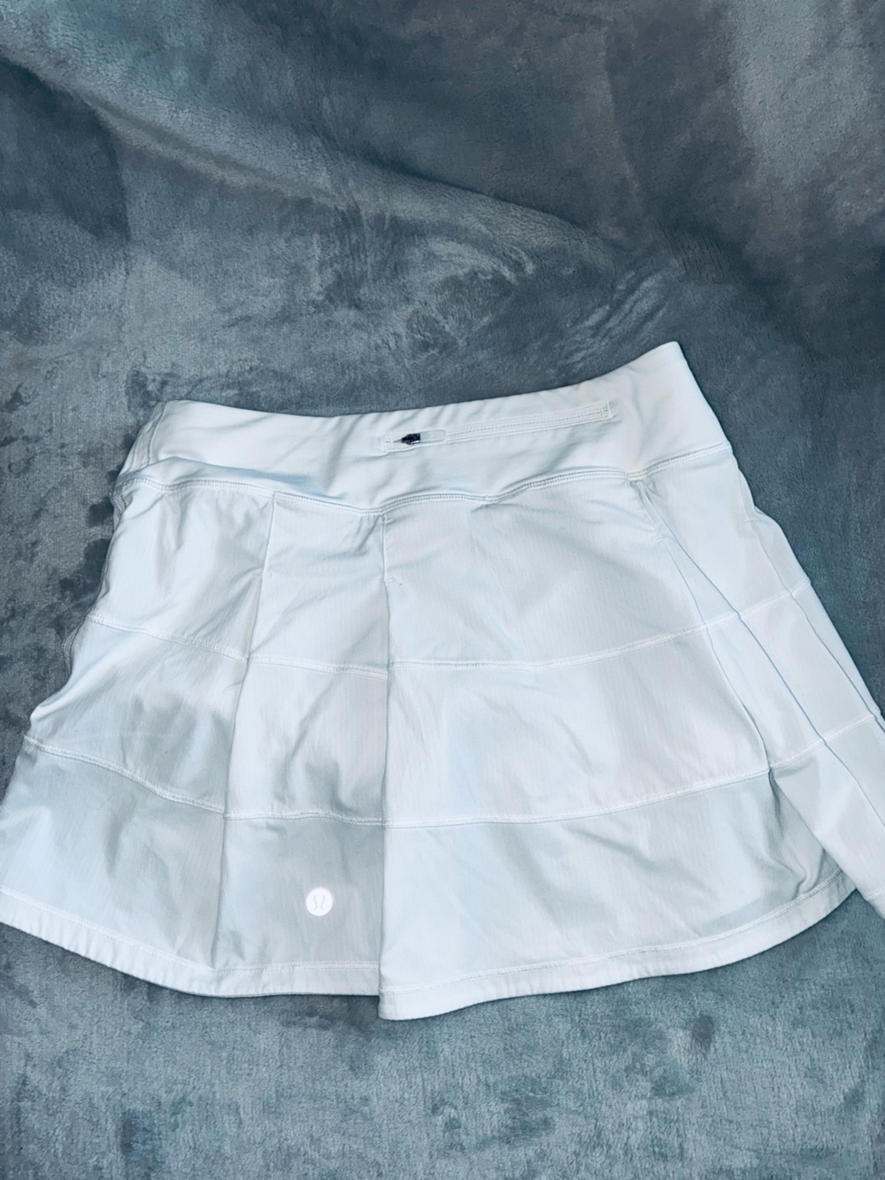 lululemon athletica white skirt with shorts under Size 6 TALL